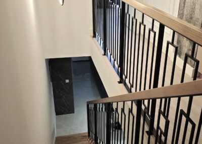 Balustrady z pochwytem drewnianym