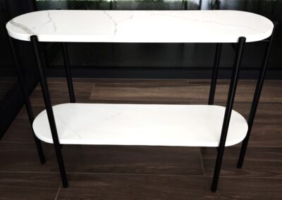Konsola z blatem kamiennym