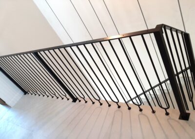 Elegancka balustrada malowana proszkowo