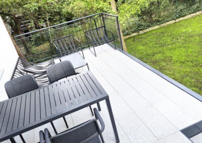 taras - konstrukcja, schody, balustrady, płyty granitowe