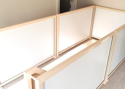 Balustrada malowana proszkowo, wypełnienie płyta meblowa